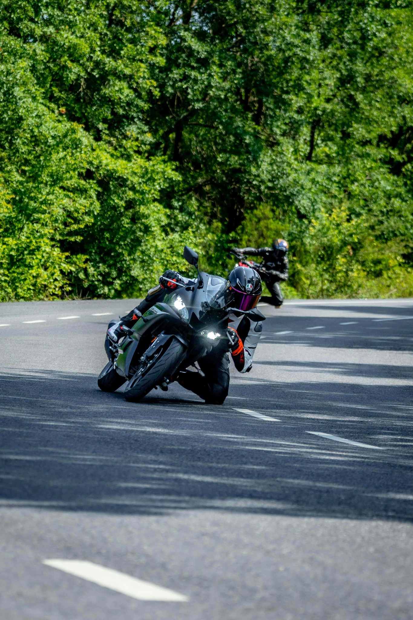 Grupo de moteros listos para la ruta