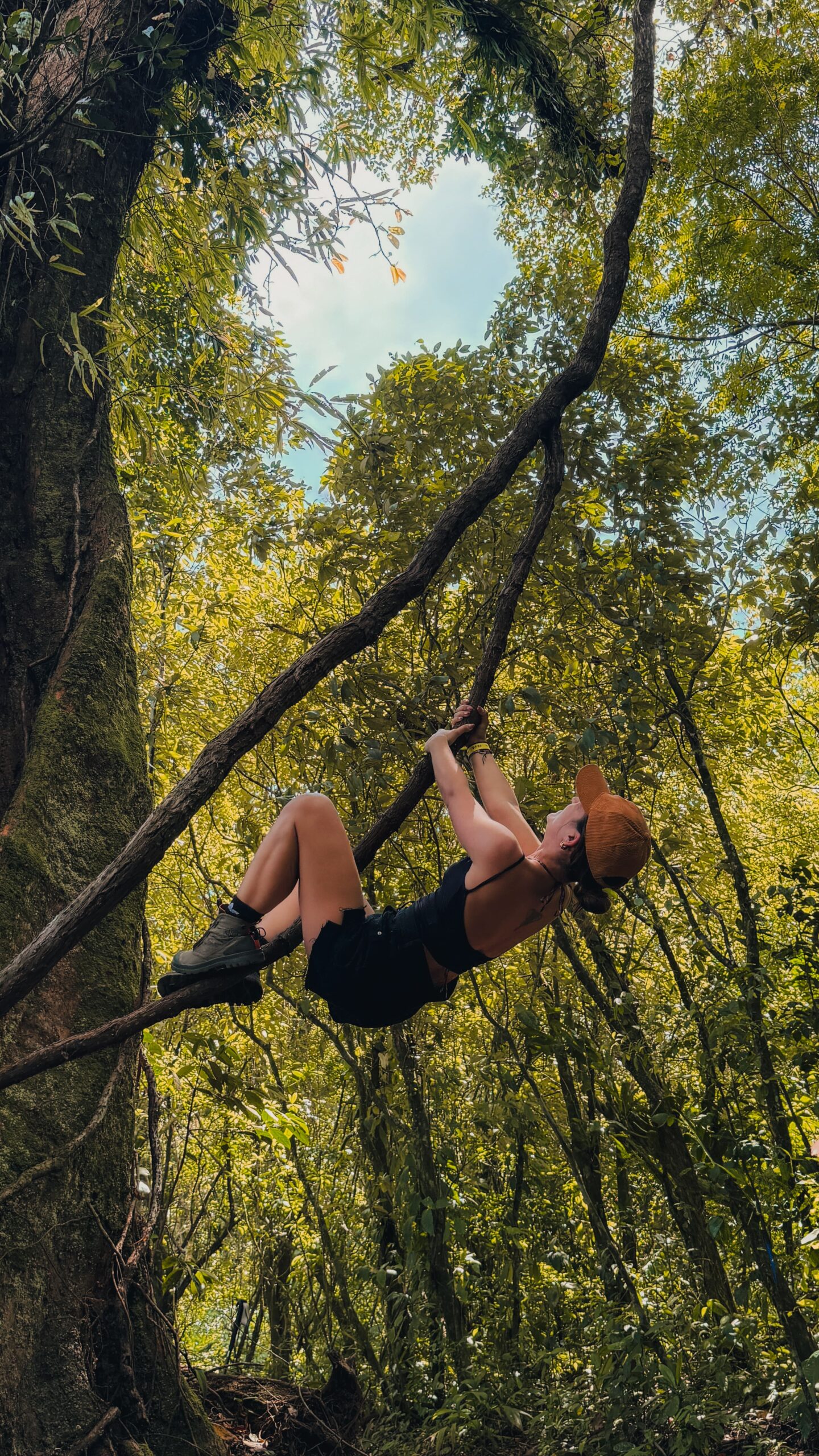 Grupo en el puente colgante