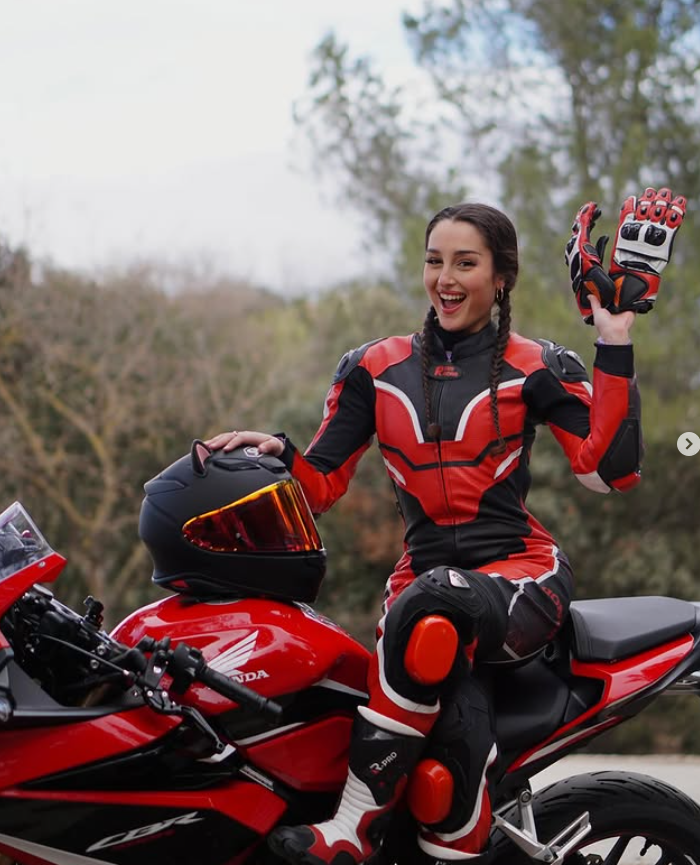 Sara en moto